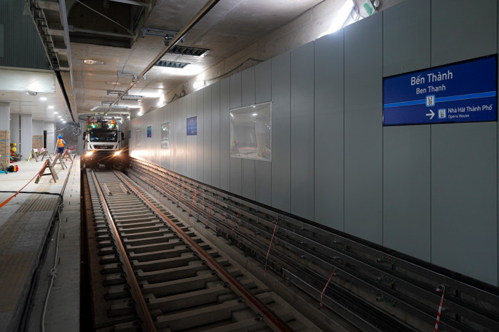 Metro số 1 lần đầu chạy thử ga ngầm - Ảnh 1.