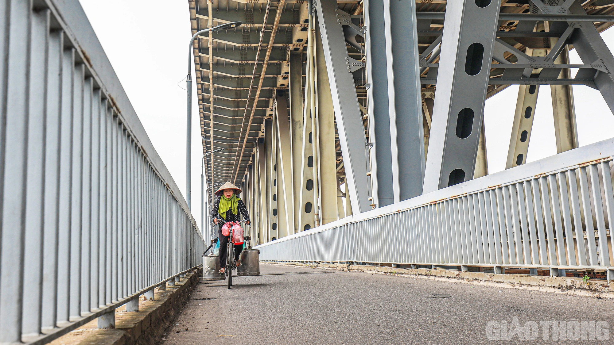 Những c&acirc;y c&acirc;u biểu tượng ở H&agrave; Nội - Ảnh 20.