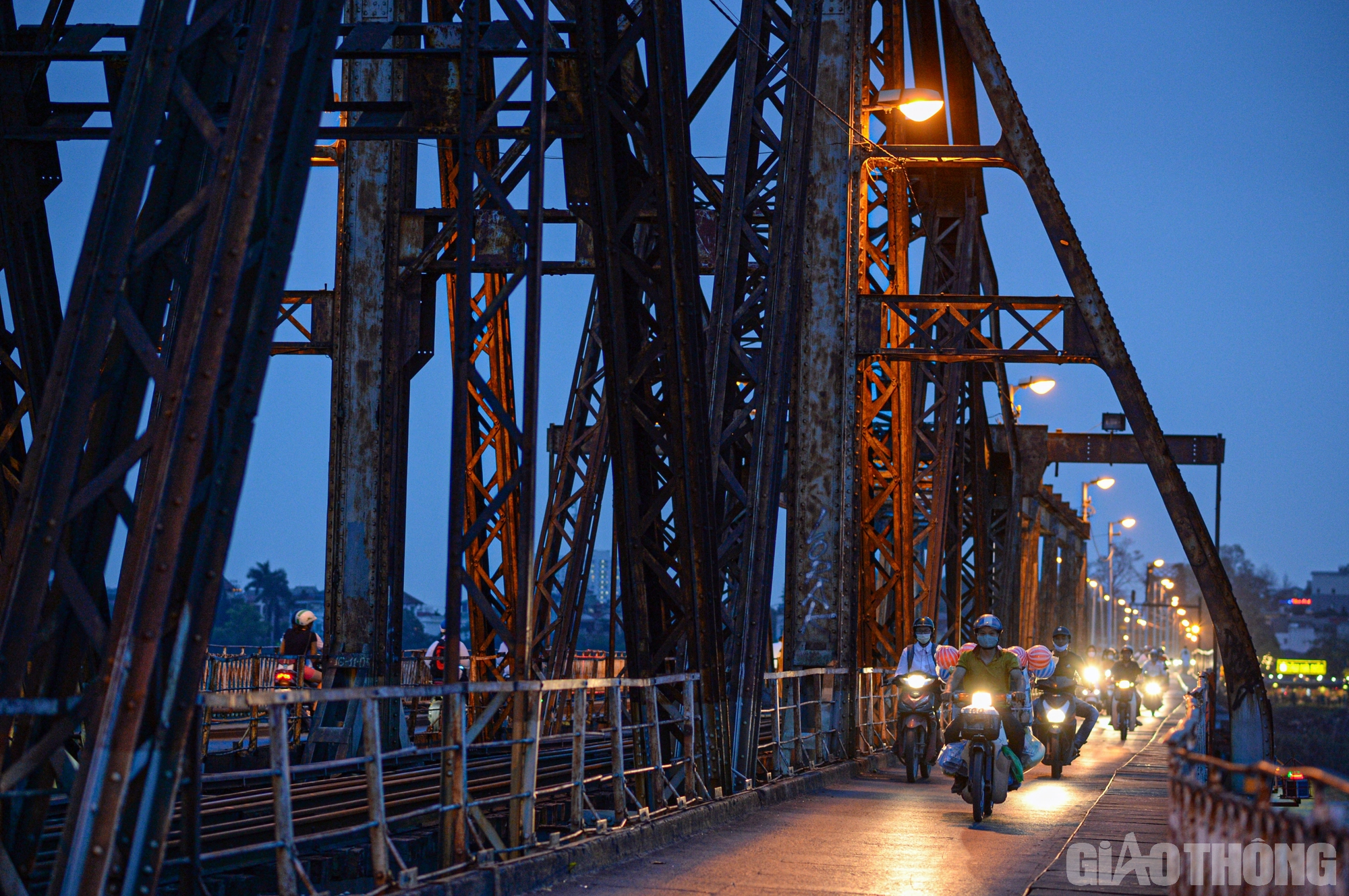 Những c&acirc;y c&acirc;u biểu tượng ở H&agrave; Nội - Ảnh 4.