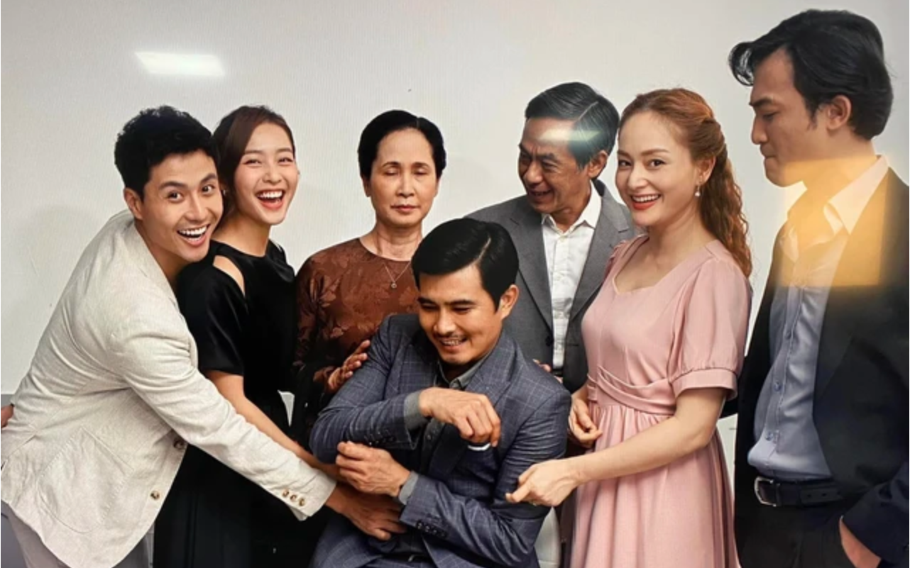 Biên kịch toan tính điều gì ở chặng cuối phim 'Gia đình mình vui bất thình lình'?