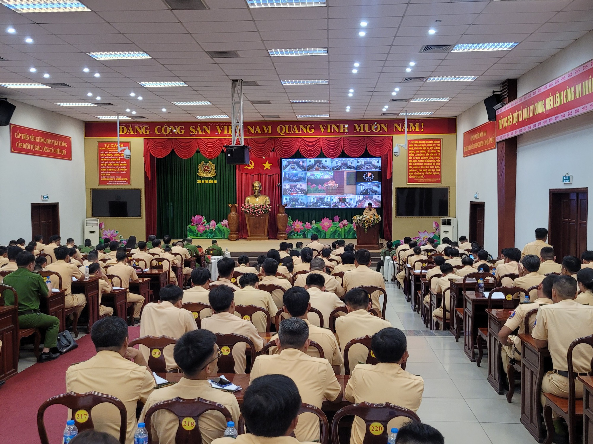 Đồng Nai: Cảnh s&aacute;t giao th&ocirc;ng phải ứng xử kh&eacute;o l&eacute;o kh&ocirc;ng để người d&acirc;n bức x&uacute;c khiếu nại - Ảnh 1.