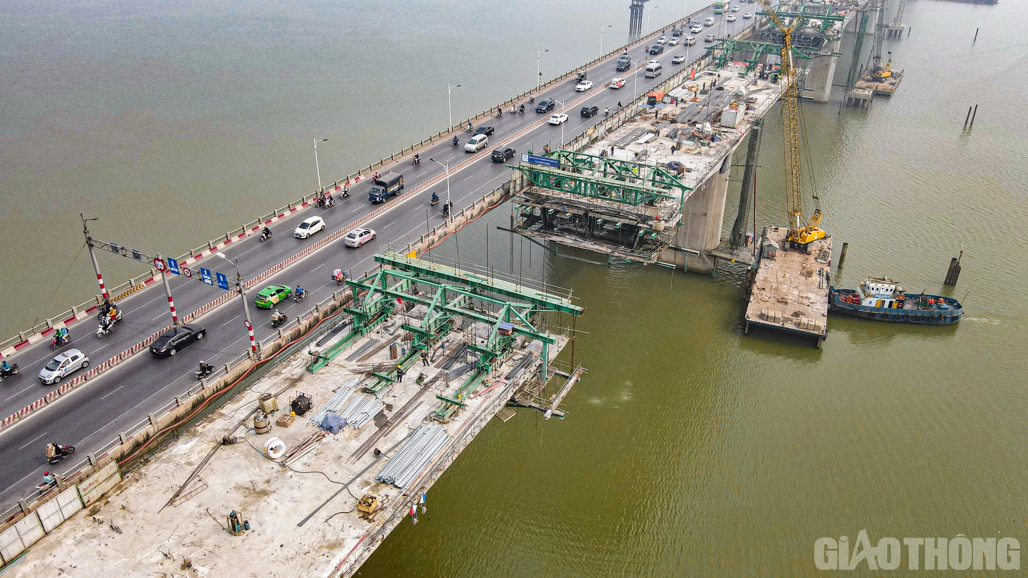 Nh&igrave;n lại gần 3 năm l&agrave;m cầu Vĩnh Tuy 2 - Ảnh 13.