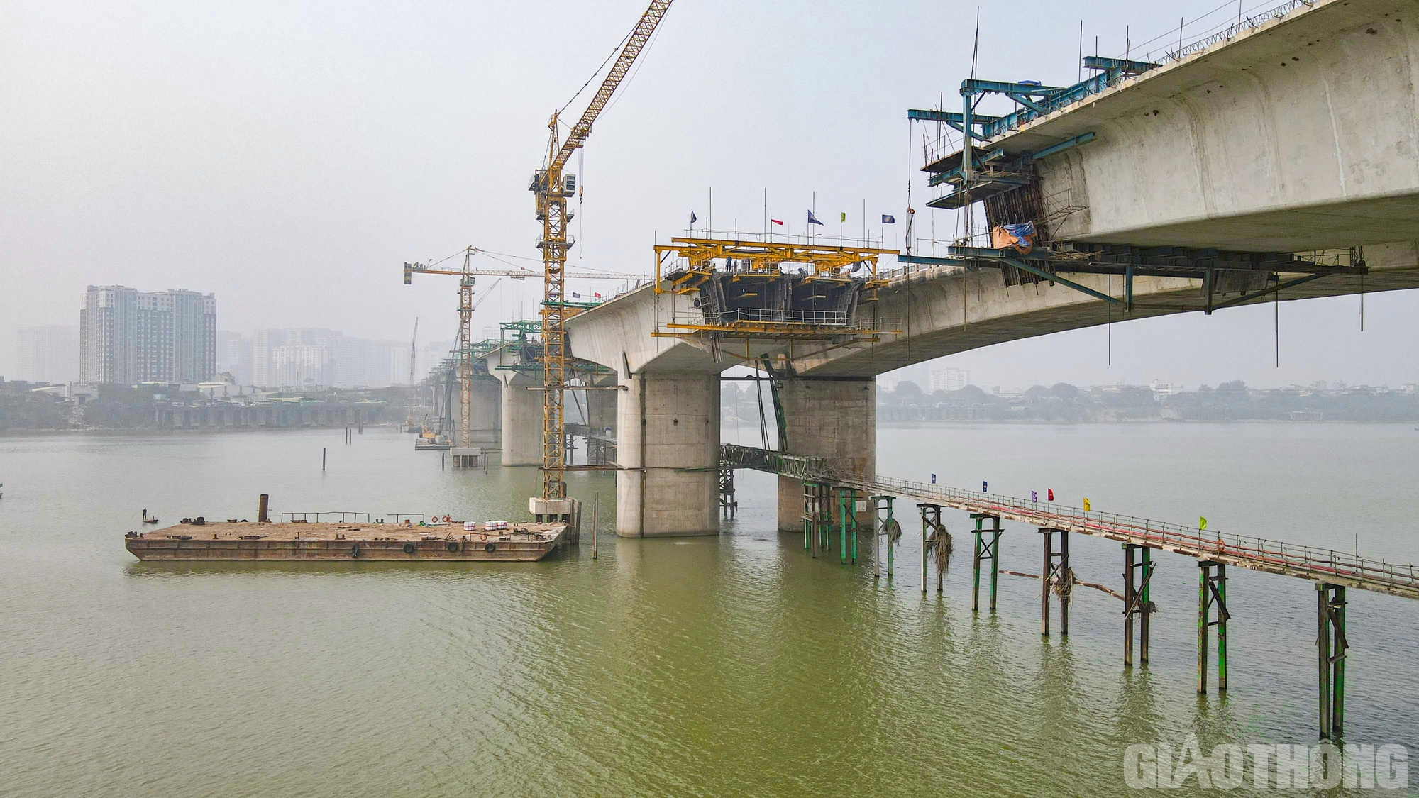 Nh&igrave;n lại gần 3 năm l&agrave;m cầu Vĩnh Tuy 2 - Ảnh 12.