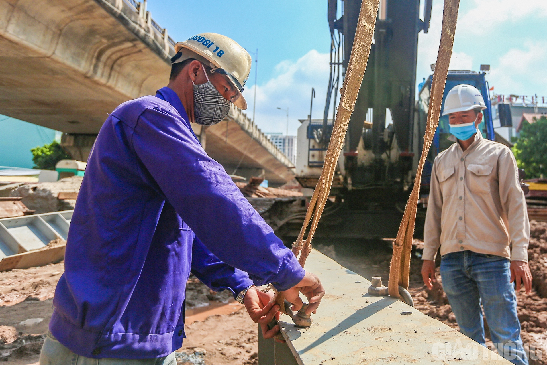 Nh&igrave;n lại gần 3 năm l&agrave;m cầu Vĩnh Tuy 2 - Ảnh 6.