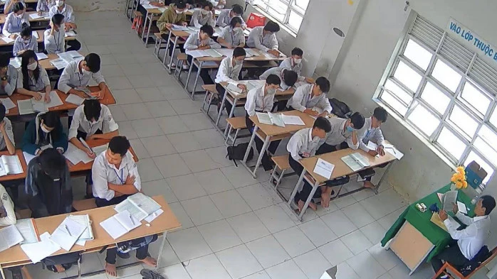 Thầy gi&aacute;o nhục mạ học sinh ở C&agrave; Mau bị ph&ecirc; b&igrave;nh - Ảnh 1.
