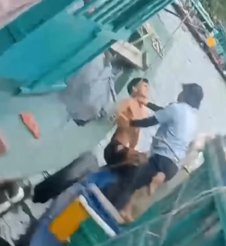 Quảng Ninh: X&aacute;c minh Clip c&aacute;n bộ Ban Quản l&yacute; vịnh Hạ Long b&oacute;p cổ ngư d&acirc;n - Ảnh 1.