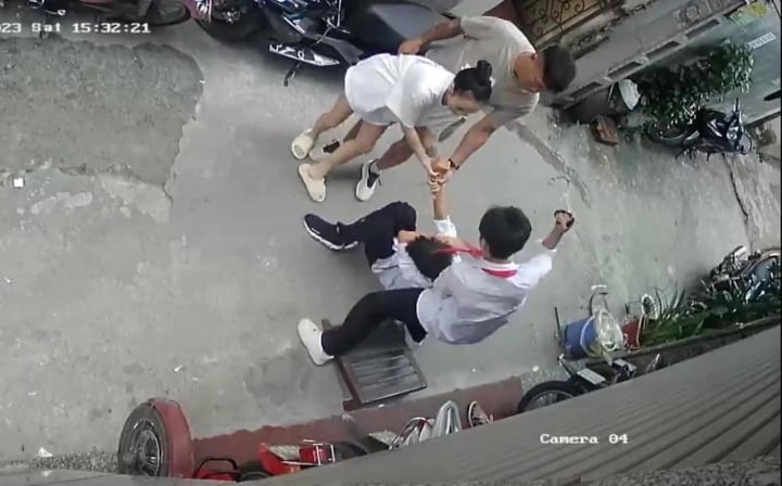 Vụ học sinh cấp 2 bị h&agrave;nh hung ở H&agrave; Nội: UBND huyện Đ&ocirc;ng Anh b&aacute;o c&aacute;o g&igrave;? - Ảnh 1.