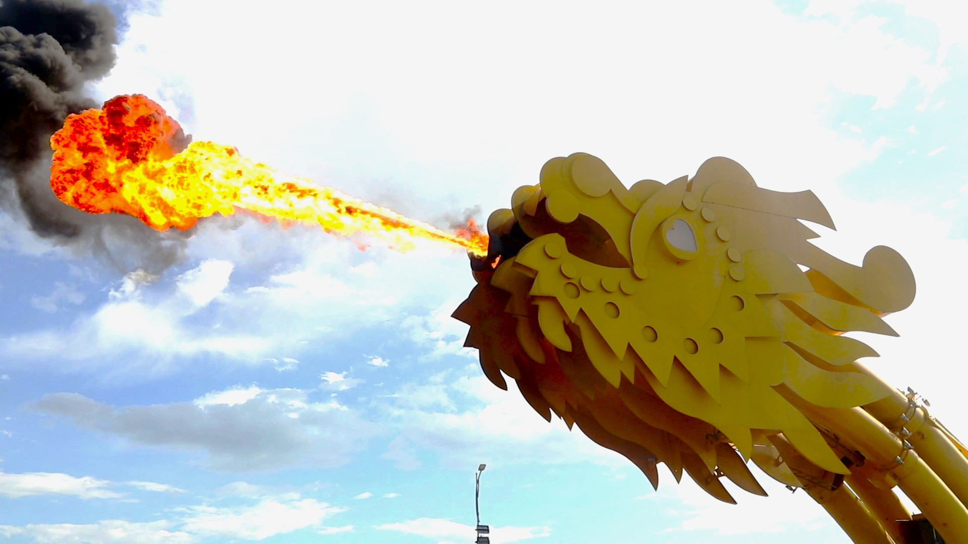 Biệt đội "người nhện" giúp cầu Rồng phun lửa - Ảnh 13. Biệt đội "người nhện" giúp cầu Rồng phun lửa - Ảnh 13.