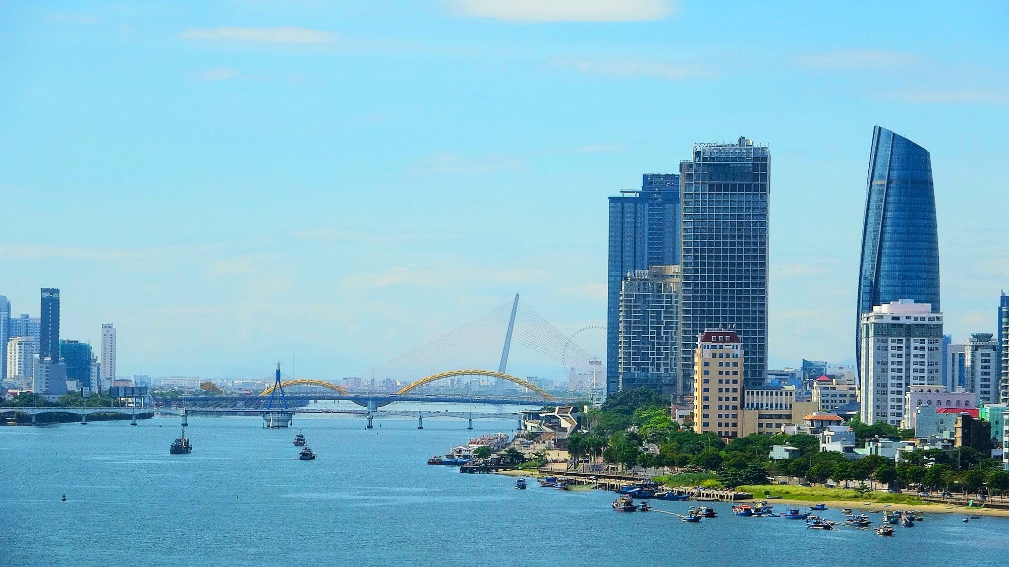 Biệt đội "người nhện" giúp cầu Rồng phun lửa - Ảnh 16. Biệt đội "người nhện" giúp cầu Rồng phun lửa - Ảnh 16.