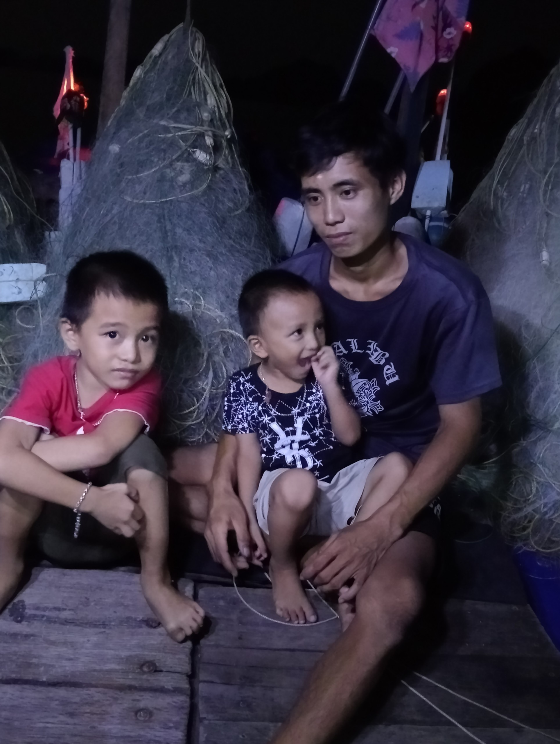 Quảng Ninh: X&aacute;c minh Clip c&aacute;n bộ Ban Quản l&yacute; vịnh Hạ Long b&oacute;p cổ ngư d&acirc;n - Ảnh 2.