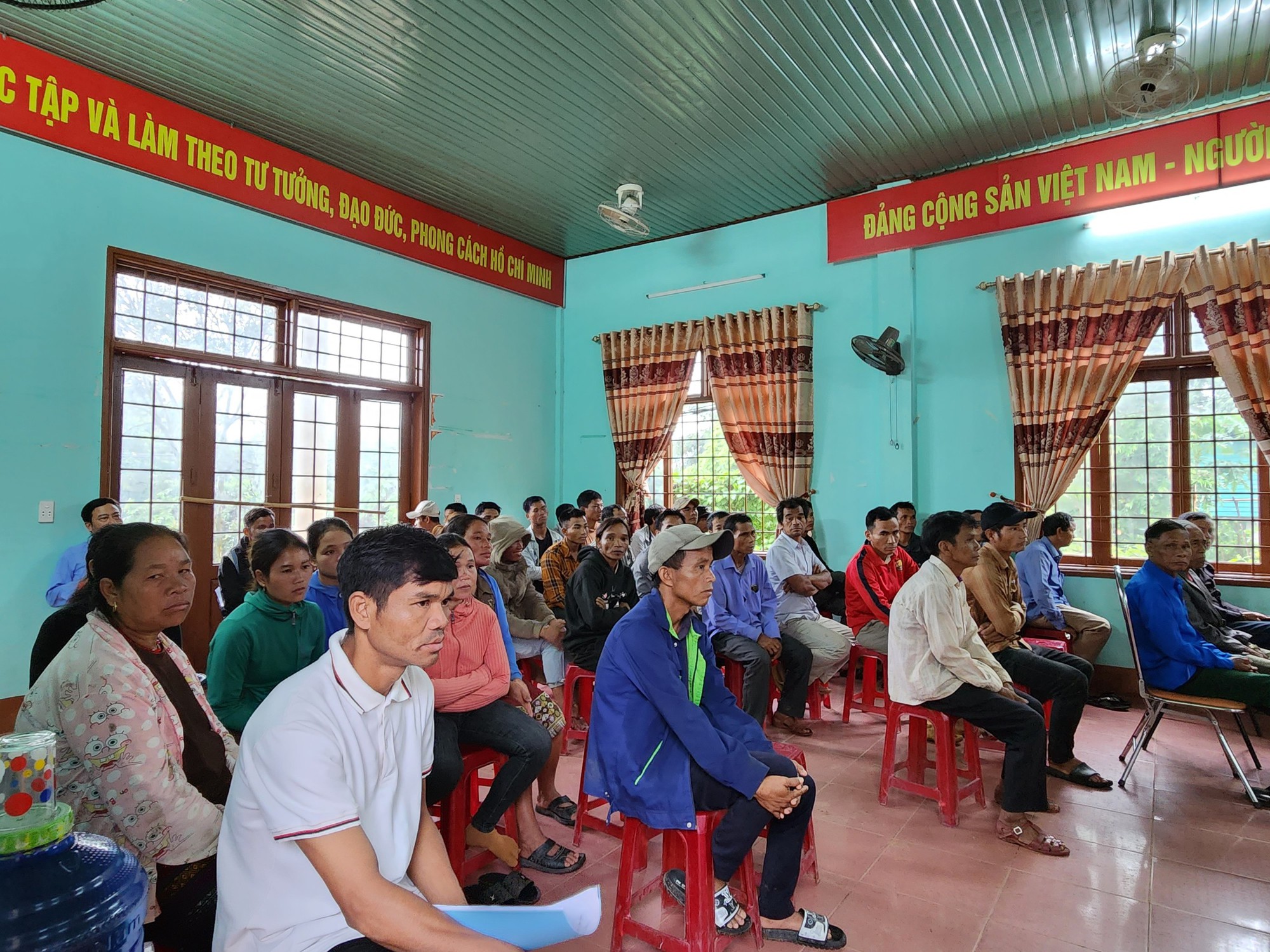 Vụ 28 hộ d&acirc;n chiếm 30ha đất rừng ở Hướng H&oacute;a: Đối thoại c&ugrave;ng d&acirc;n - Ảnh 1.