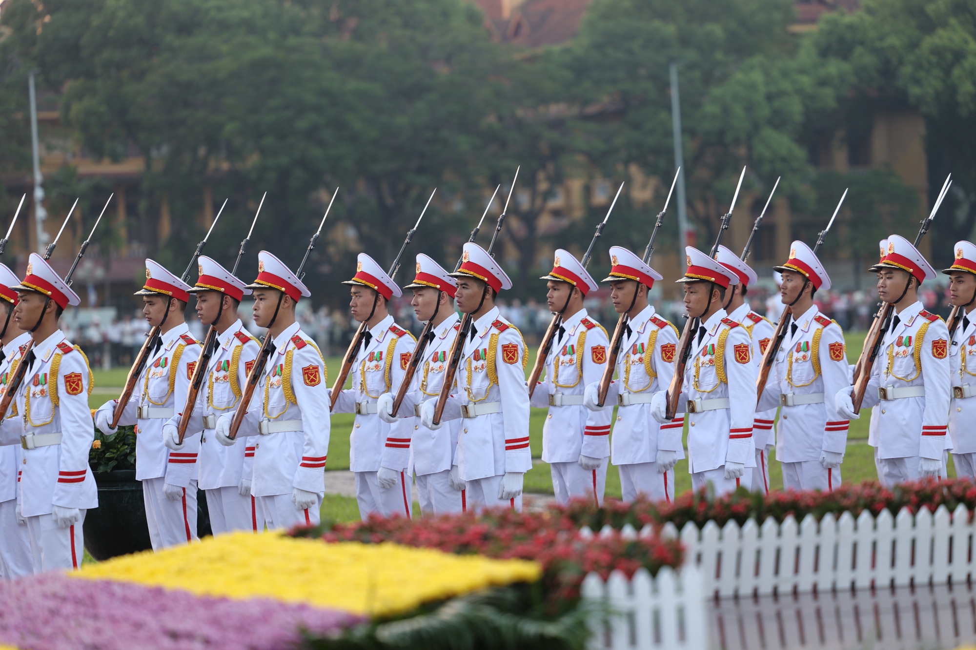 Thi&ecirc;ng li&ecirc;ng nghi lễ thượng cờ mừng Quốc kh&aacute;nh 2/9 tr&ecirc;n Quảng trường Ba Đ&igrave;nh  - Ảnh 11.