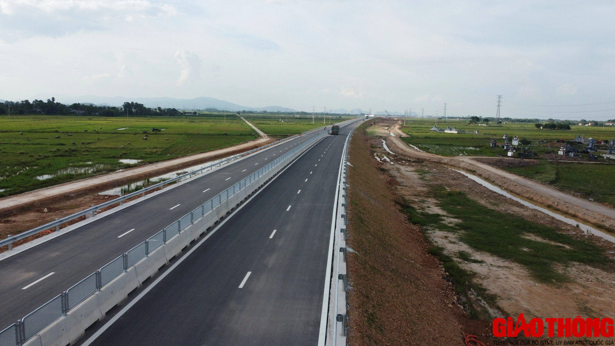Toàn tuyến cao tốc QL45 - Nghi Sơn trước ngày thông xe - Ảnh 2. Toàn tuyến cao tốc QL45 - Nghi Sơn trước ngày thông xe - Ảnh 2.
