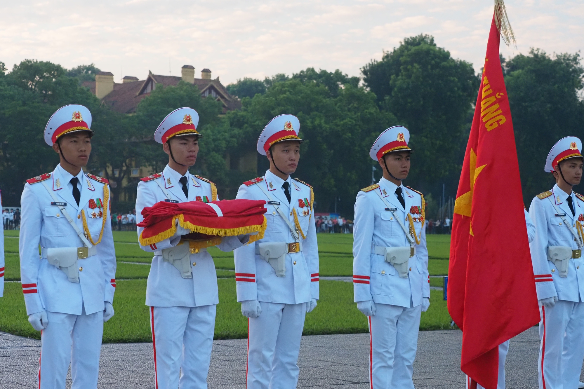 Thi&ecirc;ng li&ecirc;ng nghi lễ thượng cờ mừng Quốc kh&aacute;nh 2/9 tr&ecirc;n Quảng trường Ba Đ&igrave;nh  - Ảnh 10.