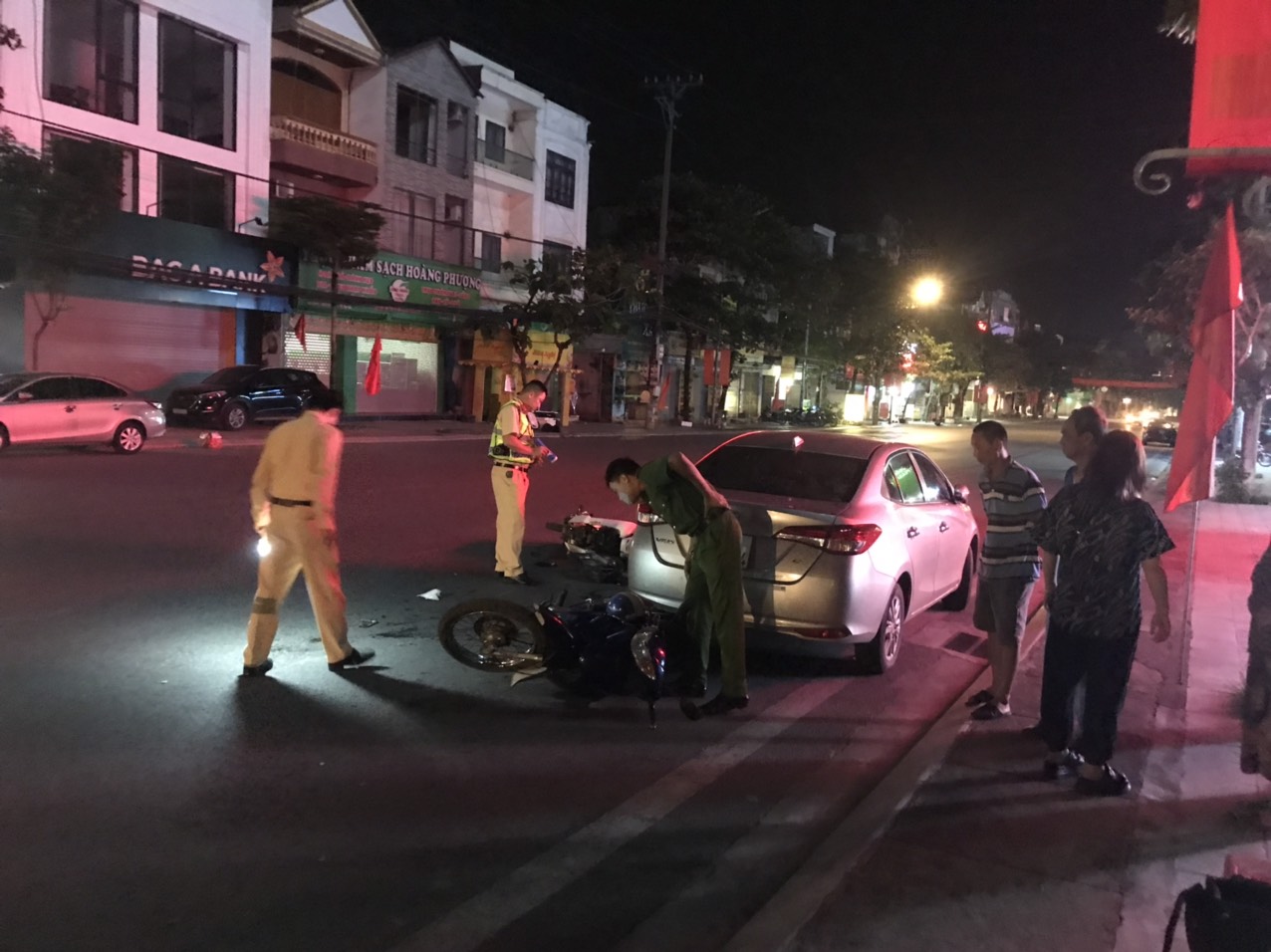 Y&ecirc;n B&aacute;i: Tai nạn giao th&ocirc;ng khiến 2 người bị thương - Ảnh 1.