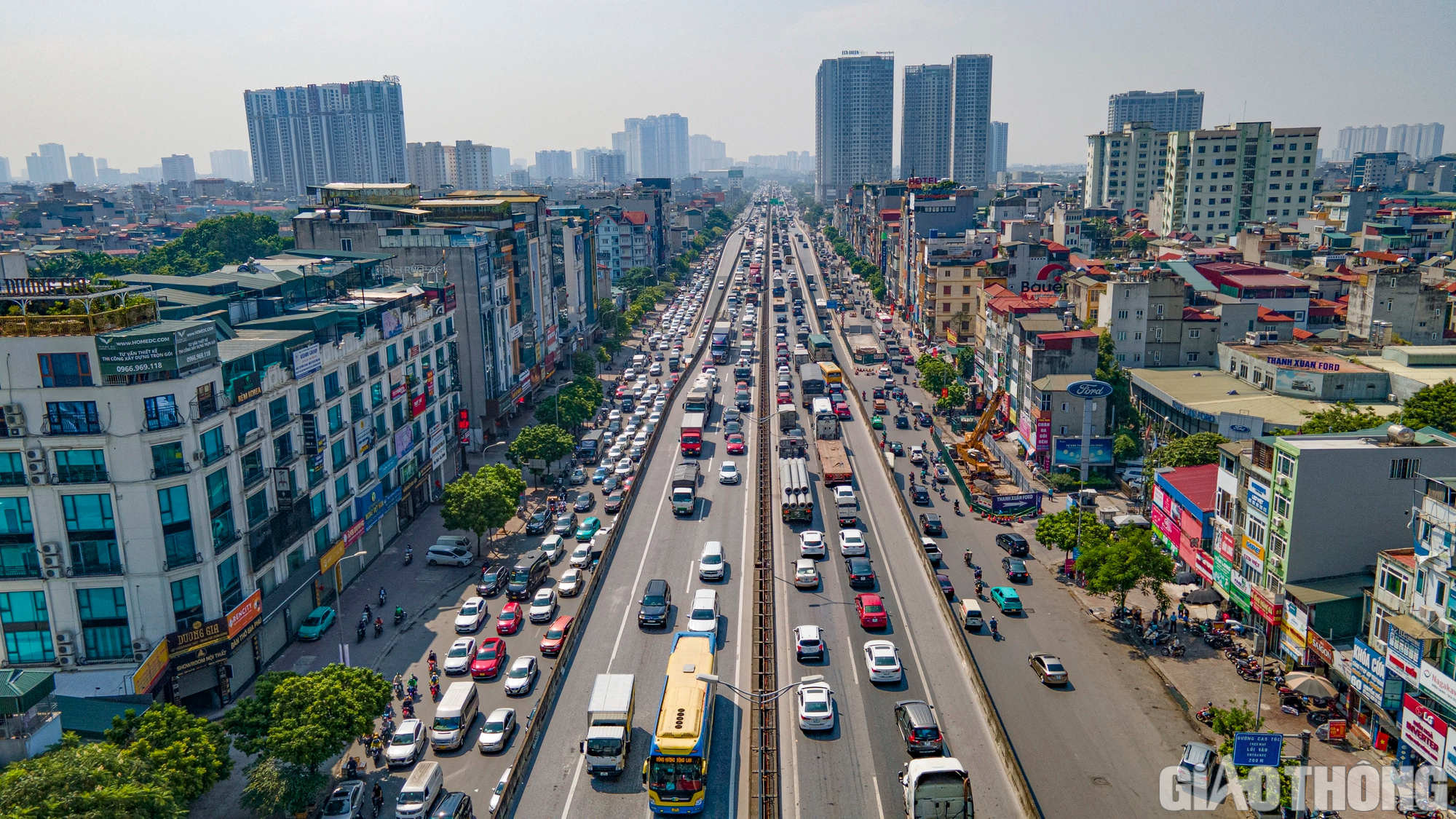 Cửa ng&otilde; H&agrave; Nội đ&ocirc;ng đ&uacute;c, bến xe hạ nhiệt ng&agrave;y đầu nghỉ lễ - Ảnh 7.