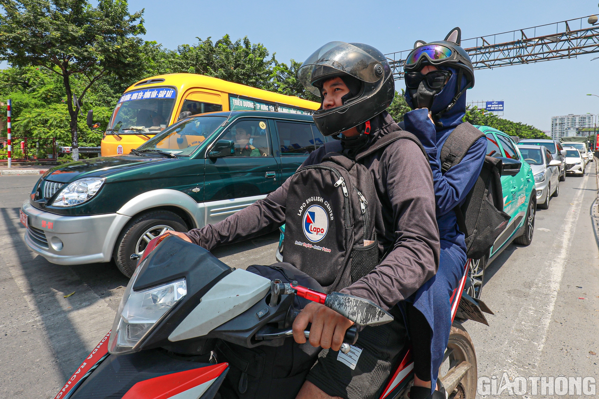 Cửa ng&otilde; H&agrave; Nội đ&ocirc;ng đ&uacute;c, bến xe hạ nhiệt ng&agrave;y đầu nghỉ lễ - Ảnh 11.