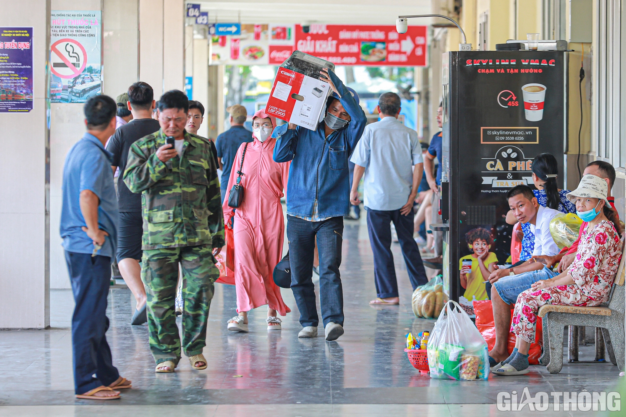 Cửa ng&otilde; H&agrave; Nội đ&ocirc;ng đ&uacute;c, bến xe hạ nhiệt ng&agrave;y đầu nghỉ lễ - Ảnh 2.