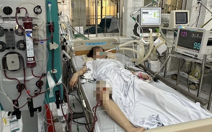 Vụ hai d&igrave; ch&aacute;u ở C&agrave; Mau bị ngộ độc methanol: Uống rượu pha nước m&agrave;u