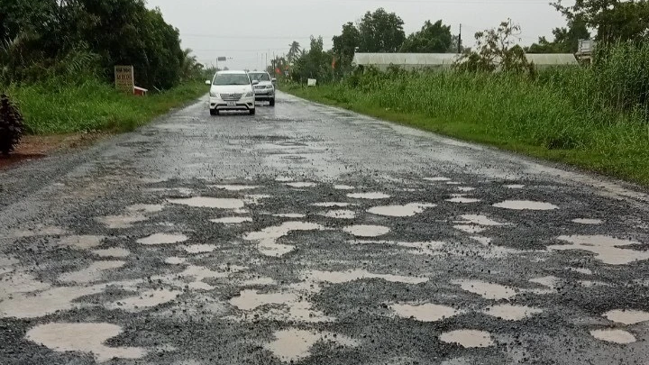 Sớm sửa chữa hư hỏng QL1 qua C&agrave; Mau - Ảnh 2.