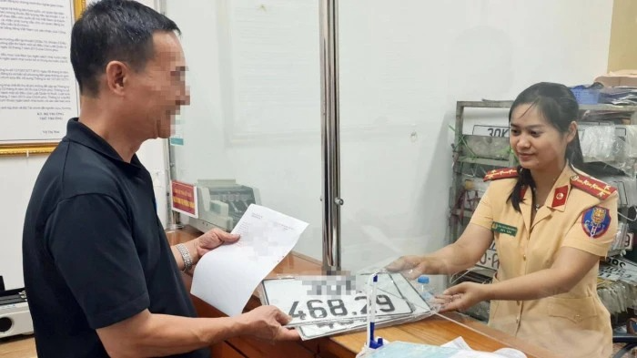 Biển số tr&uacute;ng đấu gi&aacute; c&oacute; được lắp v&agrave;o xe &ocirc; t&ocirc; đ&atilde; c&oacute; biển? - Ảnh 1.