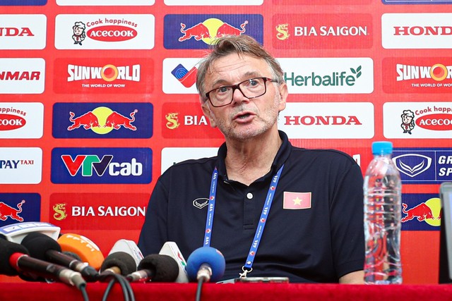 Chơi ấn tượng trước Palestine, C&ocirc;ng Phượng v&agrave; Văn To&agrave;n vẫn bị HLV Troussier ch&ecirc;  - Ảnh 1.