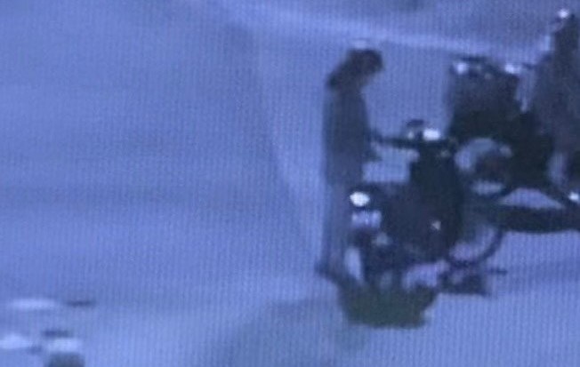 C&ocirc;ng an truy t&igrave;m người điều khiển xe m&aacute;y rời khỏi hiện trường sau vụ tai nạn ở Huế - Ảnh 2.