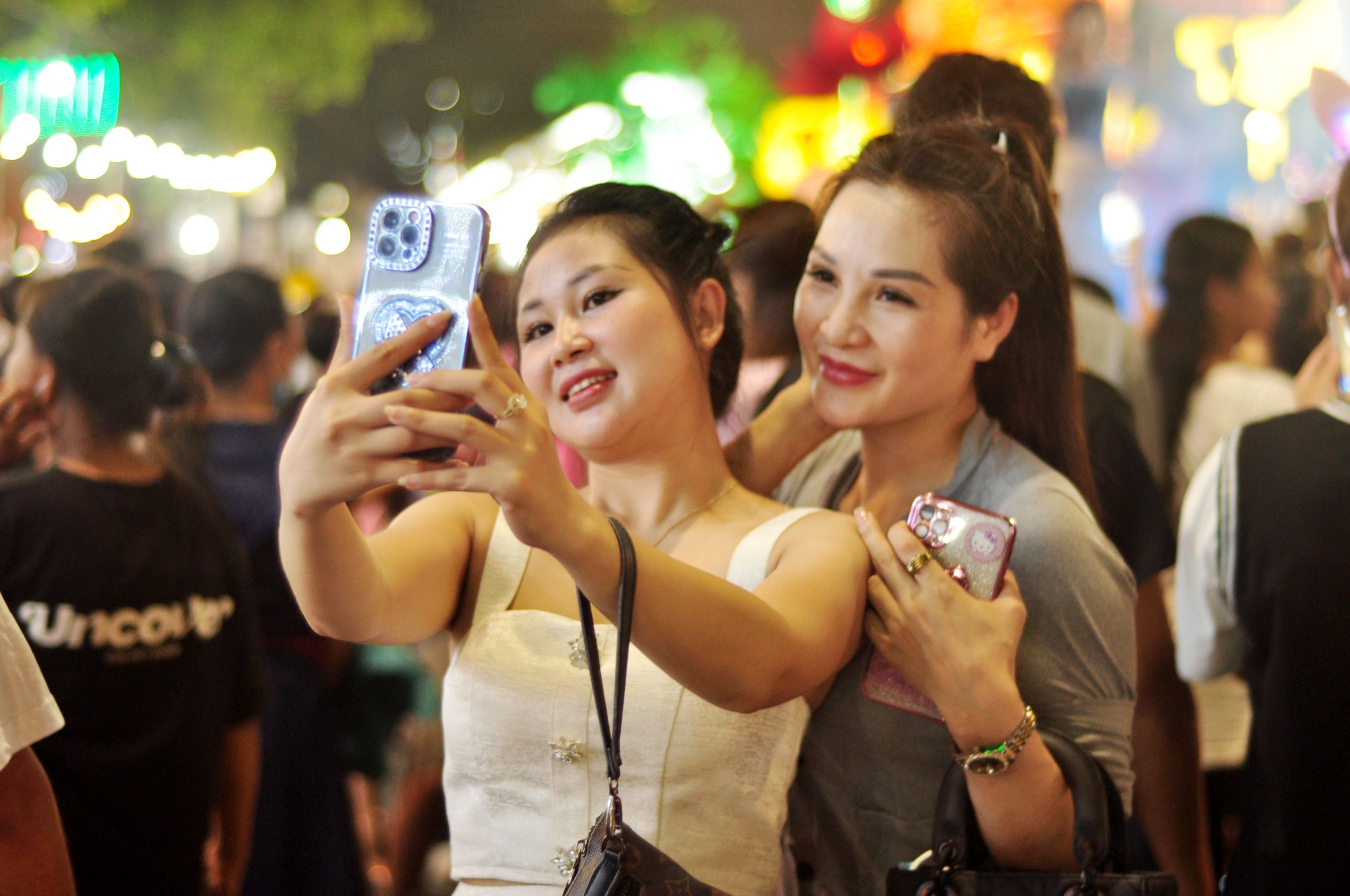 Cận cảnh kh&ocirc;ng kh&iacute; lễ hội Tết Trung thu lớn nhất cả nước ở Tuy&ecirc;n Quang - Ảnh 18.