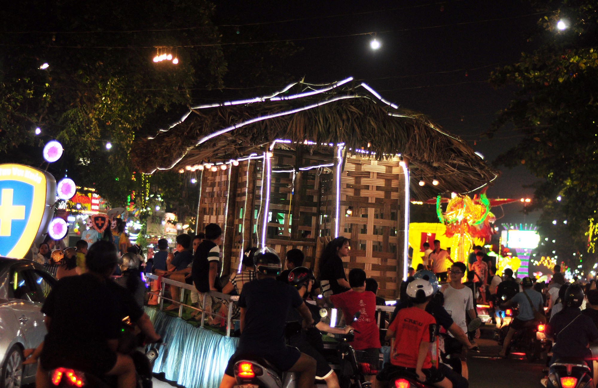 Cận cảnh kh&ocirc;ng kh&iacute; lễ hội Tết Trung thu lớn nhất cả nước ở Tuy&ecirc;n Quang - Ảnh 19.