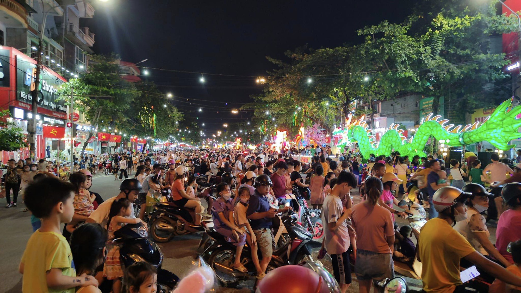 Cận cảnh kh&ocirc;ng kh&iacute; lễ hội Tết Trung thu lớn nhất cả nước ở Tuy&ecirc;n Quang - Ảnh 10.