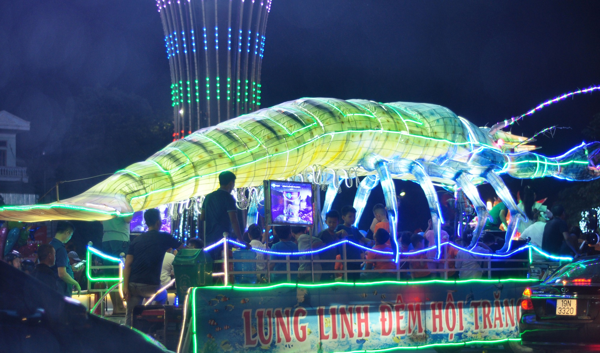 Cận cảnh kh&ocirc;ng kh&iacute; lễ hội Tết Trung thu lớn nhất cả nước ở Tuy&ecirc;n Quang - Ảnh 12.