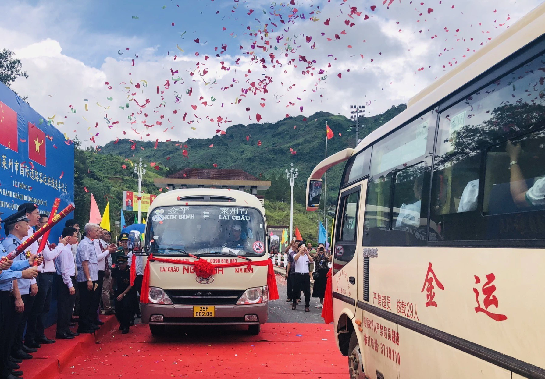 Giấy ph&eacute;p li&ecirc;n vận xe chở kh&aacute;ch du lịch Việt Nam &ndash; L&agrave;o c&oacute; thời hạn bao l&acirc;u? - Ảnh 2.