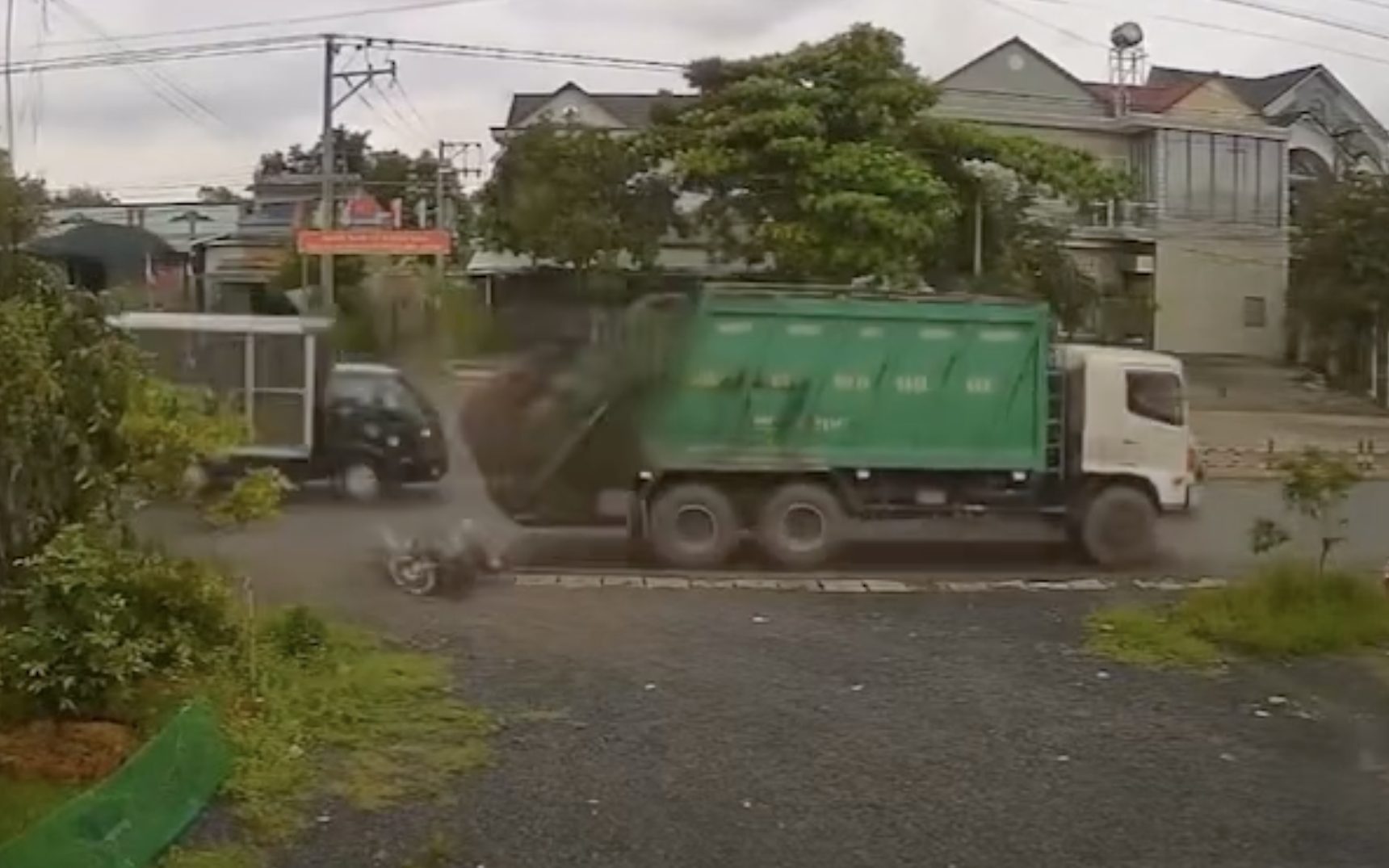 Sau vụ học sinh bị xe r&aacute;c t&ocirc;ng tử vong, Đồng Nai chấn chỉnh người vi phạm vượt ẩu