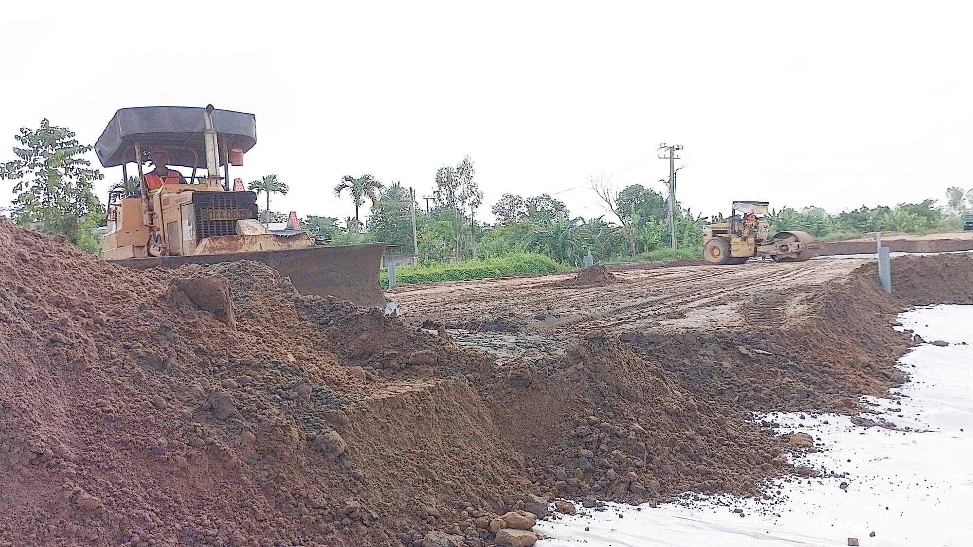 V&igrave; sao nhiều c&ocirc;ng tr&igrave;nh giao th&ocirc;ng trọng điểm ở Đồng Th&aacute;p chậm tiến độ thi c&ocirc;ng? - Ảnh 2.