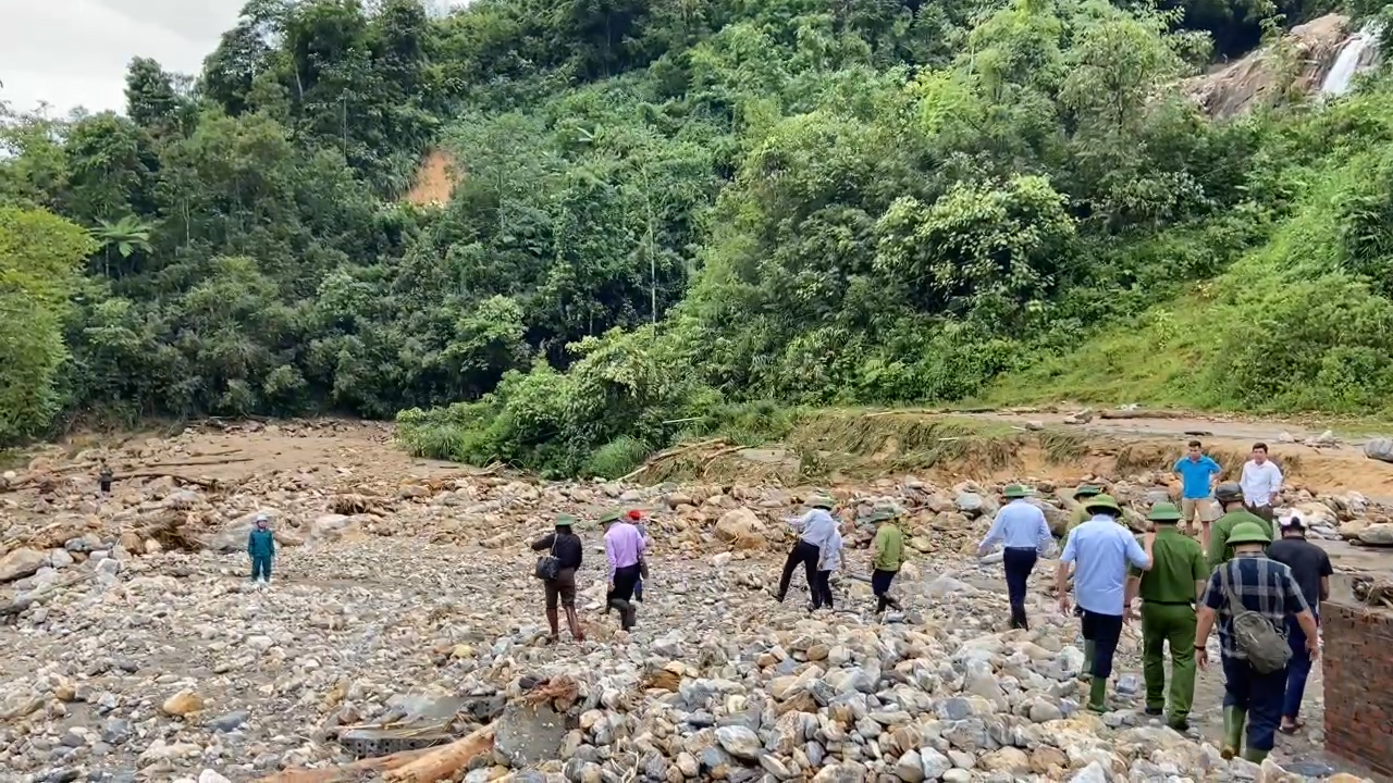 Cận cảnh hoang t&agrave;n sau lũ ống đi qua ở L&agrave;o Cai - Ảnh 3.
