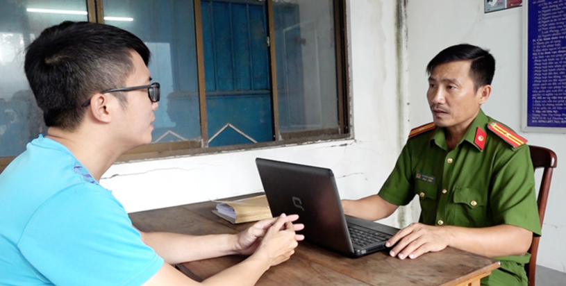 Tạm giữ nh&acirc;n vi&ecirc;n ng&acirc;n h&agrave;ng ở An Giang lừa đảo 4,3 tỷ đồng để đ&aacute;nh bạc tr&ecirc;n mạng - Ảnh 2.