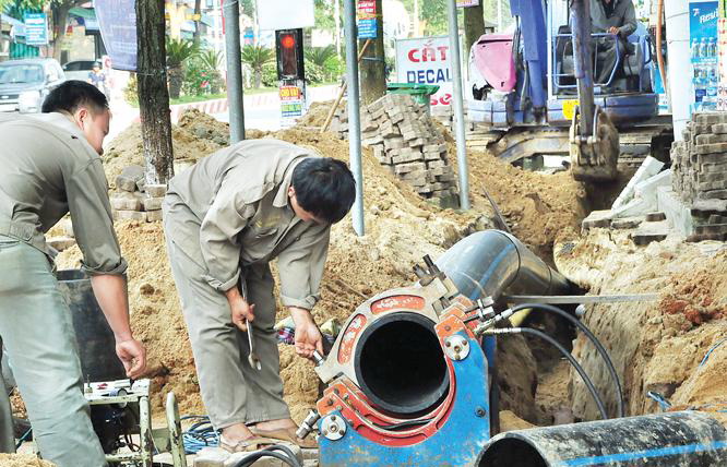 Giá nước sinh hoạt tại Quảng Ngãi tăng "dựng đứng" vì sao? - Ảnh 4. Giá nước sinh hoạt tại Quảng Ngãi tăng "dựng đứng" vì sao? - Ảnh 4.