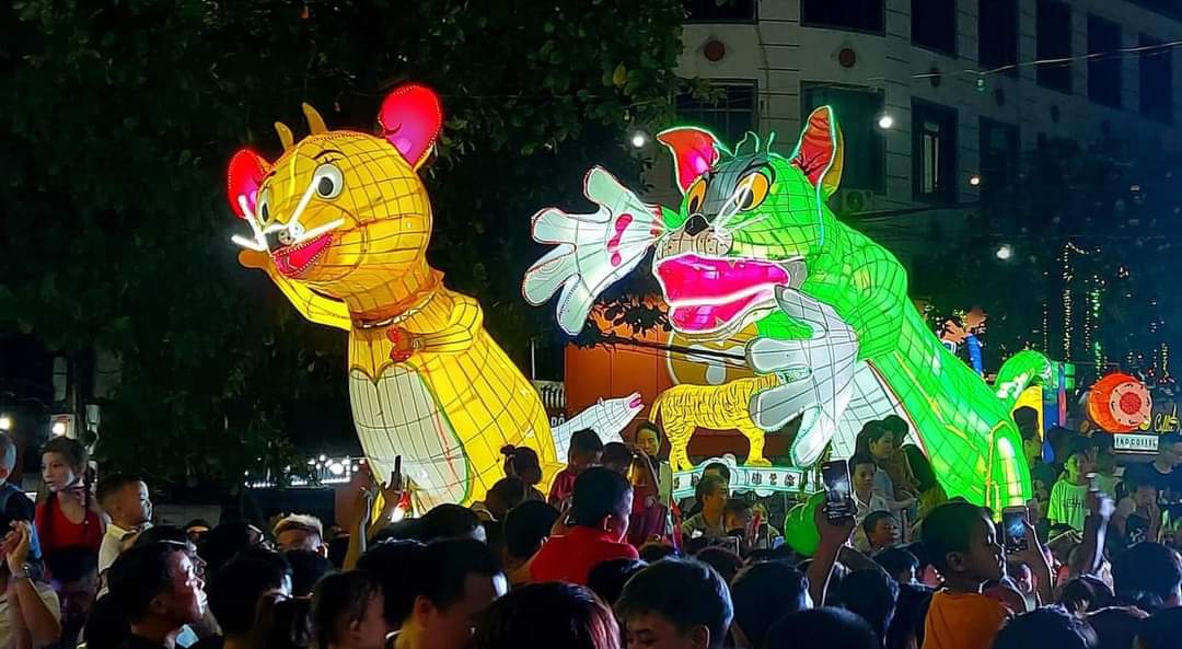Tuy&ecirc;n Quang bừng s&aacute;ng s&ocirc;i động về đ&ecirc;m trước ng&agrave;y lễ hội Trung thu - Ảnh 3.