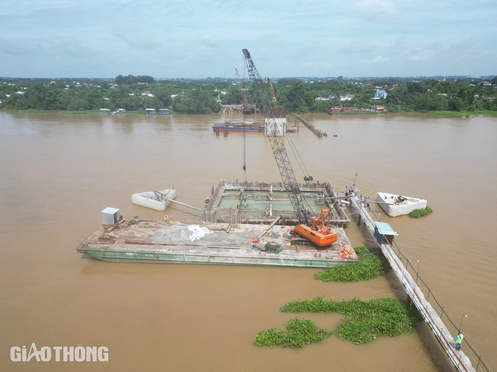 Đội nắng đua tiến độ cầu Bạch Đằng 2 nối Đồng Nai - B&igrave;nh Dương - Ảnh 1.
