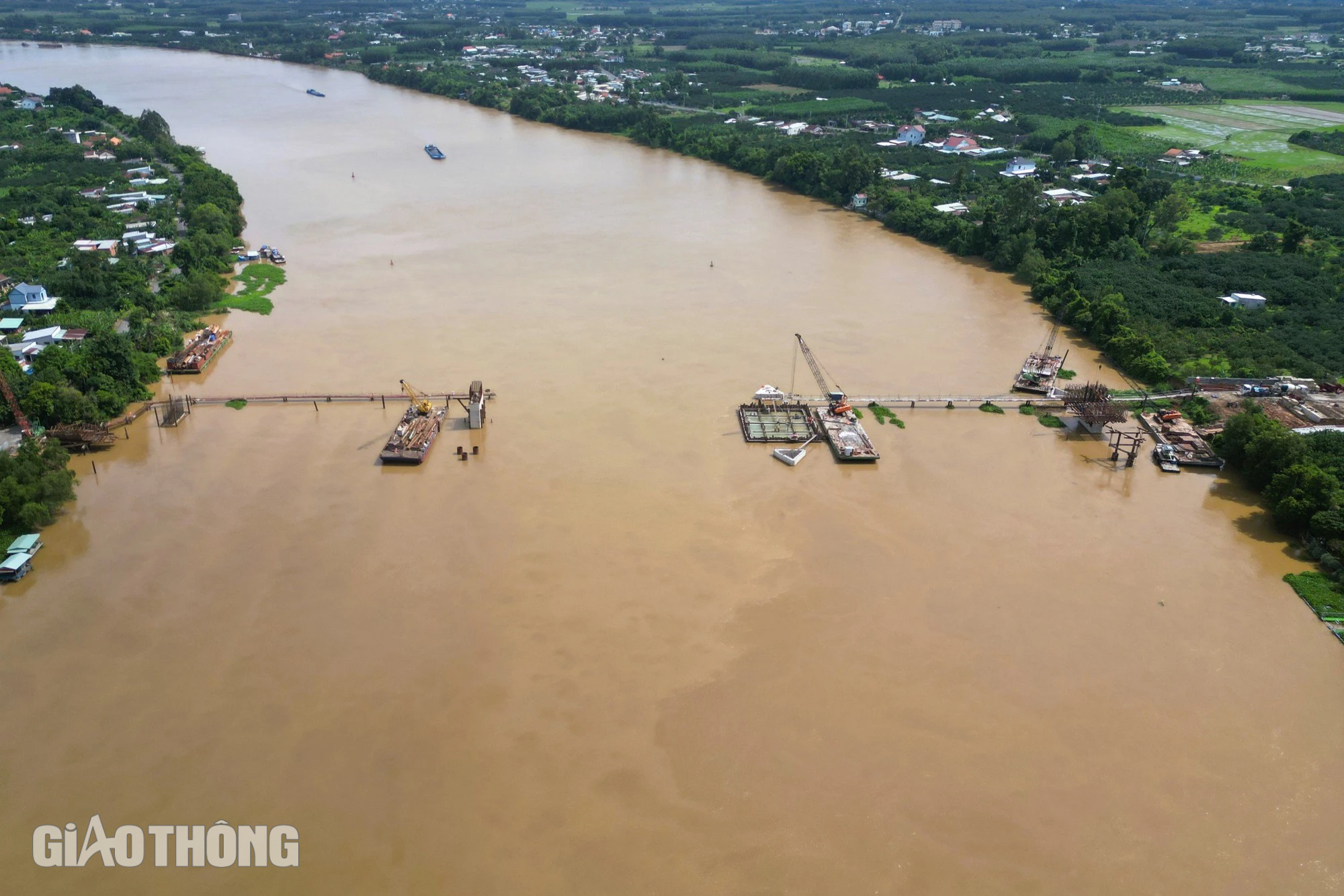 Đội nắng đua tiến độ cầu Bạch Đằng 2 nối Đồng Nai - B&igrave;nh Dương - Ảnh 4.