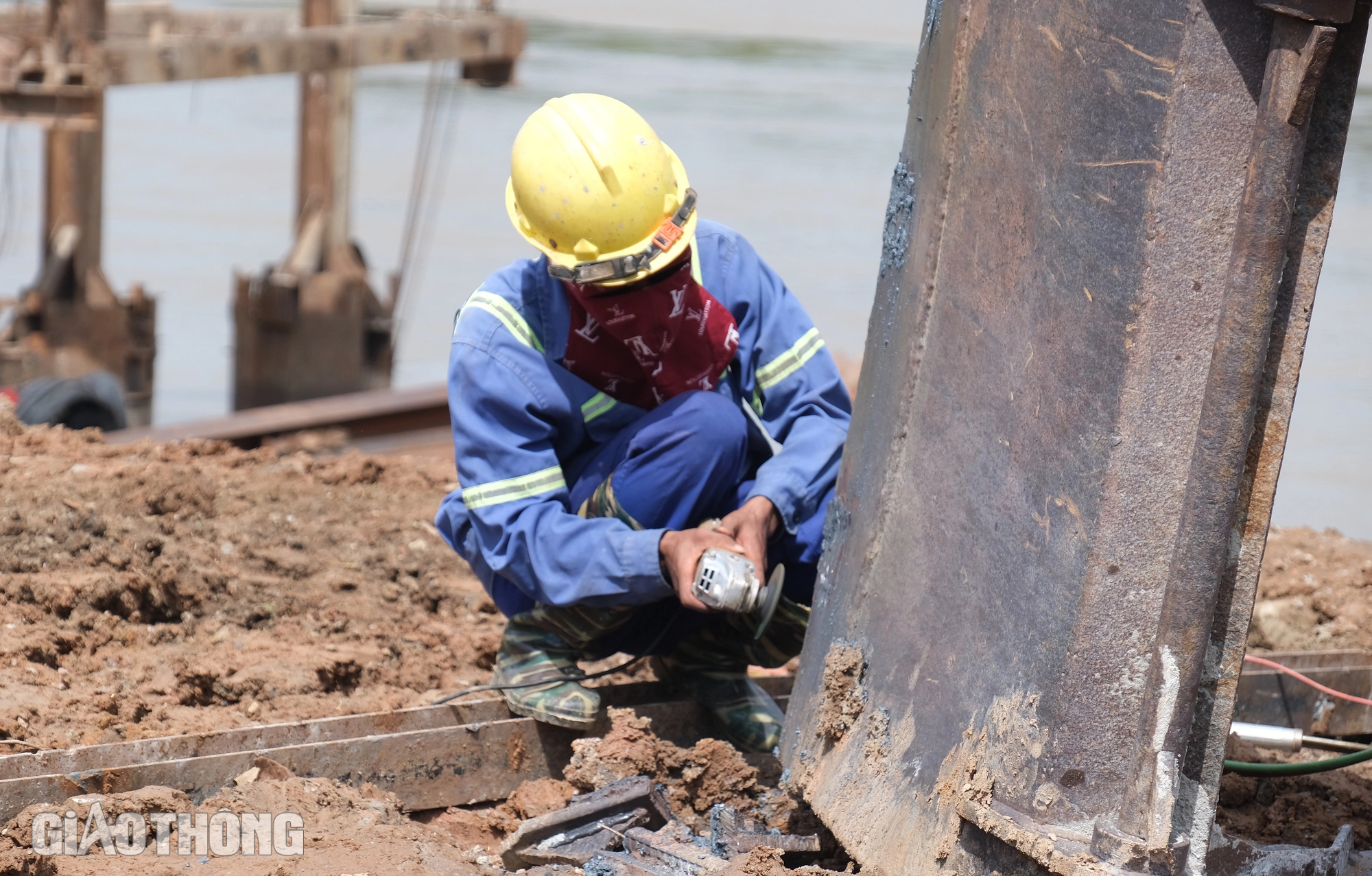 Đội nắng đua tiến độ cầu Bạch Đằng 2 nối Đồng Nai - B&igrave;nh Dương - Ảnh 6.