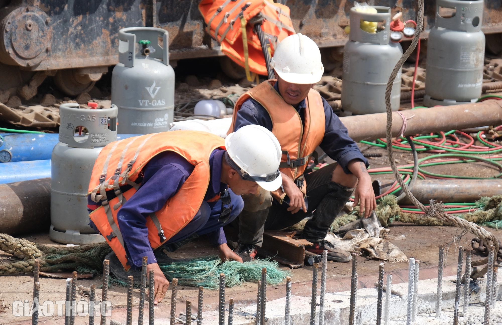 Đội nắng đua tiến độ cầu Bạch Đằng 2 nối Đồng Nai - B&igrave;nh Dương - Ảnh 7.