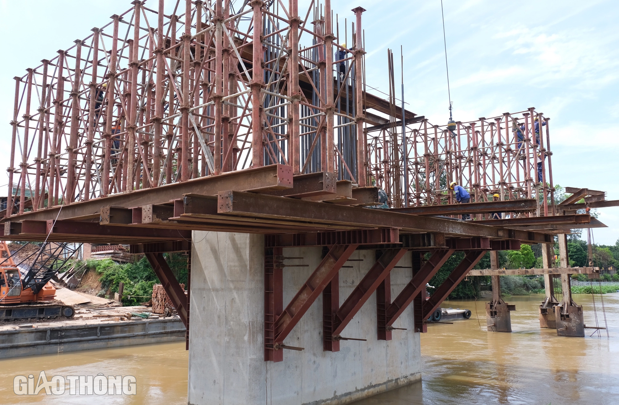 Đội nắng đua tiến độ cầu Bạch Đằng 2 nối Đồng Nai - B&igrave;nh Dương - Ảnh 12.