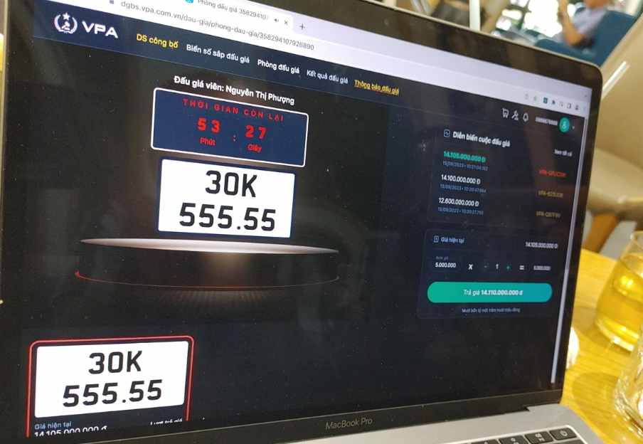 Biển số &ocirc; t&ocirc; 30K-555.55 được "chốt" với gi&aacute; hơn 14 tỷ đồng - Ảnh 1.