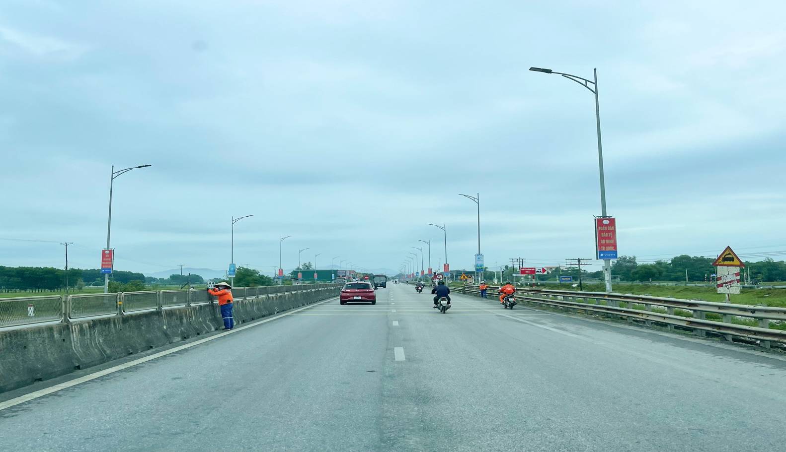 L&agrave;m g&igrave; để c&aacute;c hạt quản l&yacute; đường bộ an to&agrave;n giao th&ocirc;ng - Ảnh 1.