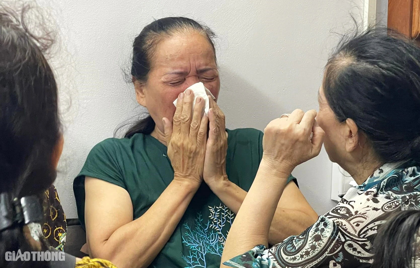 Nỗi đau của cặp vợ chồng bảo vệ trong vụ cháy chung cư mini Khương Hạ - Ảnh 2. Nỗi đau của cặp vợ chồng bảo vệ trong vụ cháy chung cư mini Khương Hạ - Ảnh 2.