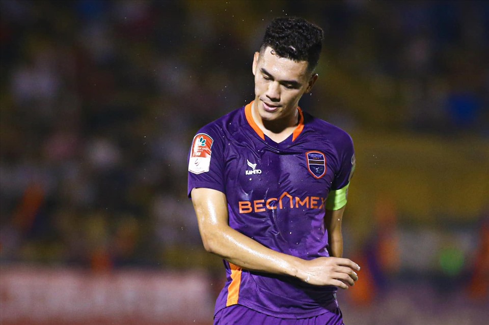 Từ chối &ldquo;dải ng&acirc;n h&agrave;&rdquo; V-League, ch&acirc;n s&uacute;t số 1 tuyển Việt Nam ra quyết định ngỡ ng&agrave;ng  - Ảnh 1.