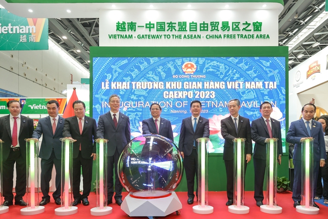 Thủ tướng: Mong muốn Việt Nam trở th&agrave;nh điểm trung chuyển h&agrave;ng h&oacute;a giữa ASEAN v&agrave; Trung Quốc - Ảnh 1.