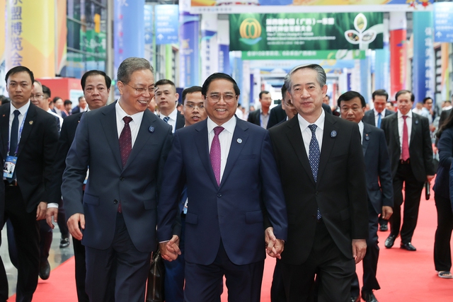 Thủ tướng: Mong muốn Việt Nam trở th&agrave;nh điểm trung chuyển h&agrave;ng h&oacute;a giữa ASEAN v&agrave; Trung Quốc - Ảnh 7.