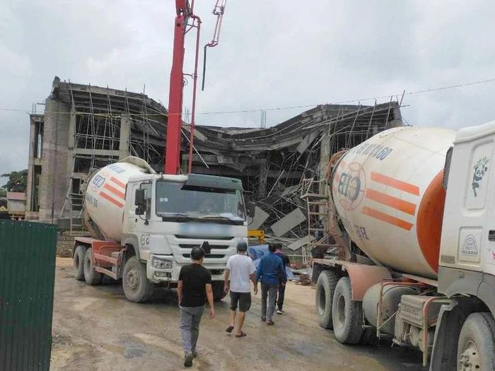 C&ocirc;ng tr&igrave;nh 50 tỉ đang x&acirc;y dựng bị sập gi&agrave;n gi&aacute;o, 1 người bị thương - Ảnh 1.